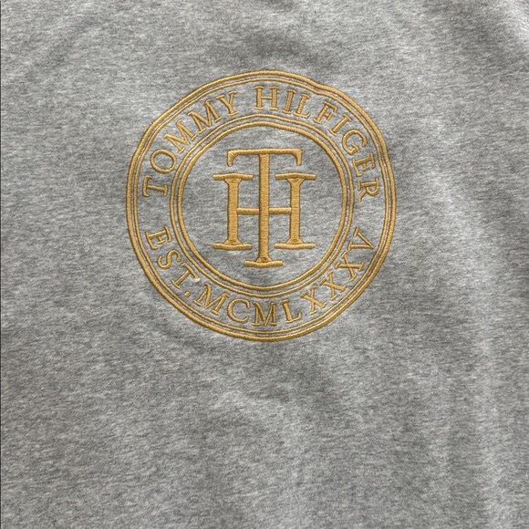 Tommy Hilfiger Light Gray Crewneck Sweatshirt with Gold Crest - Picture 2 of 6